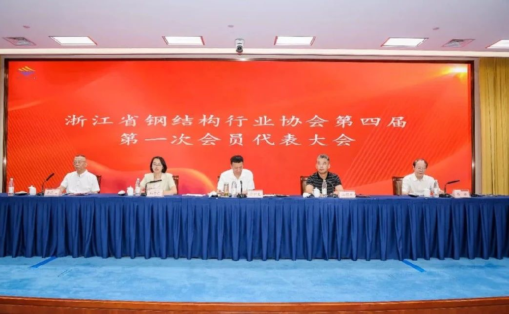 喜报｜爱体育手机网页版登录入口-爱体育（中国）
装饰荣膺2024年度浙江省建筑幕墙门窗行业双项殊荣